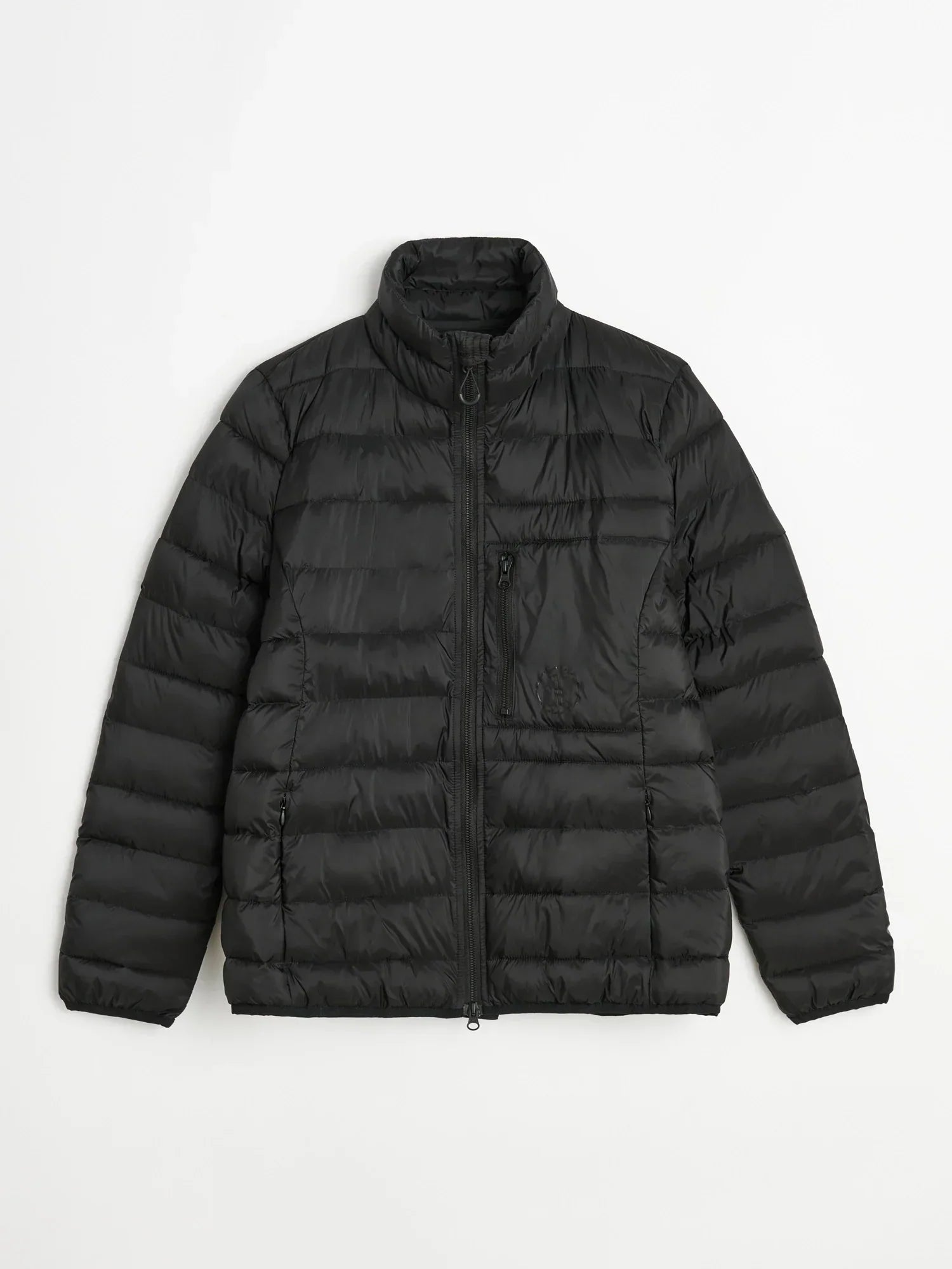 Ridsportjacka Lena i lättvikt med dunliknande syntetfyllning, Bionic Finish ECO och tre fickor för praktisk användning under ridning och stallsysslor.